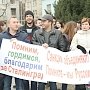 Около 10 тыс. митингующих на площади Ленина в столице Крыма выразили свой протест антироссийским санкциям