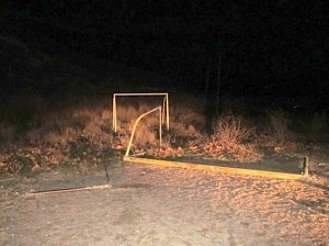 Подростка убило футбольными воротами