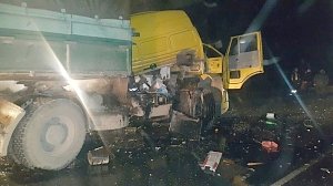 Два человека погибли при лобовом столкновении фур на трассе Керчь – Феодосия