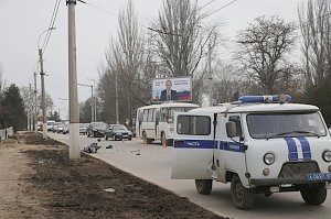 В Керчи столкнулись «ВАЗ» и мотоцикл, есть пострадавшие