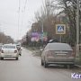 Керчане просят не парковать свои авто перед пешеходным переходом на «Босфорском»
