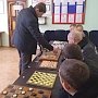 Известный крымский шашист провёл сеанс одновременной игры с осужденными