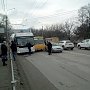 Из-за автомобилей, не поделивших полосу, образовалась пробка в центре Симферополя