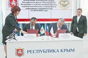 На инвестфоруме в Сочи Аксенов подписал договоры о сотрудничестве с несколькими регионами РФ