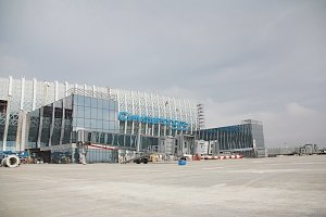 В новом терминале аэропорта «Симферополь» начался монтаж телескопических трапов в стиле «Звездных войн»