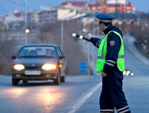 Крымские полицейские проверяют режим труда водителей большегрузов