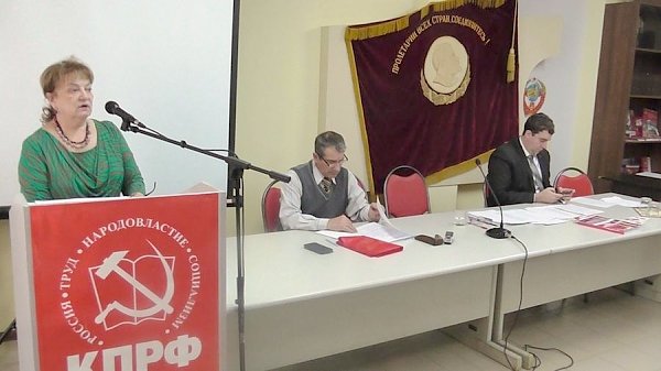 Саратовский обком КПРФ провел торжественное собрание в честь 100-летия Красной Армии и 25-летия КПРФ