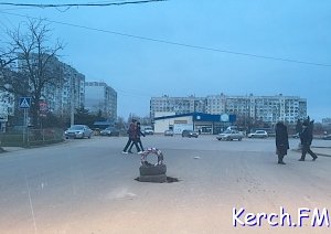 В Керчи на Ворошилова проваливается люк