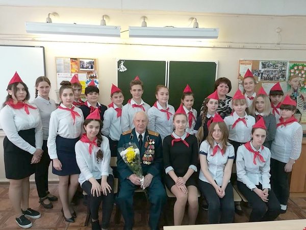 Пионеры из Подольская провели встречу с ветеранами Великой Отечественной войны