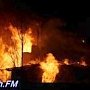 В Керчи две огнеборцы бригады тушат дом