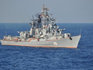 Корабль «Сметливый» выполняет артиллерийские стрельбы в Чёрном море