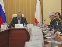 Сергей Аксёнов провёл встречу с членами Совета крымско-татарского народа