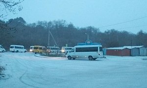 Коммунальщики в Севастополе опять проспали гололедицу: скользкие дороги и пробки