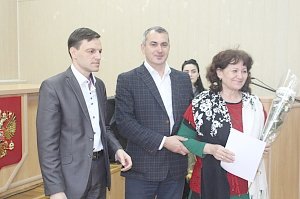 Пятеро жителей Симферопольского района получили сертификаты на жильё