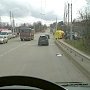 На трассе Симферополь-Алушта грузовик столкнул легковушку с дороги: пострадали трое