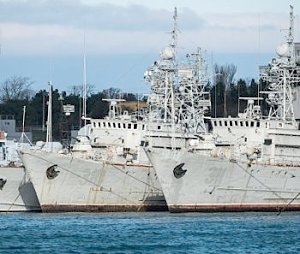 "Нет, только с Крымом": киевский режим отказался от брошенных в Севастополе кораблей