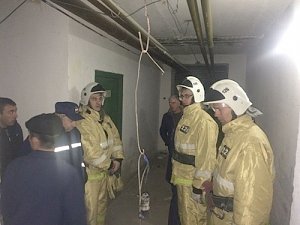 Крымские спасатели тренировались тушить условный пожар в бахчисарайской больнице