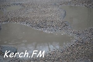 Керчане жалуются на огромные ямы на пересечении Казакова-Войкова