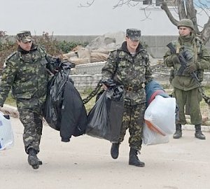 И четыре года не прошло: Киев решил уволить со службы тысячи военнослужаших, оставшихся в Крыму