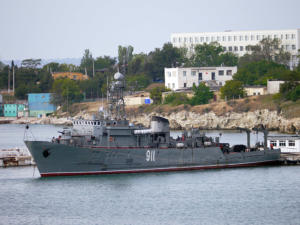 Морской тральщик Черноморского флота «Иван Голубец» возвращается в Севастополь из Средиземного моря