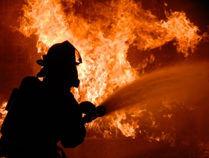 На пожаре в Керчи пострадал мужчина