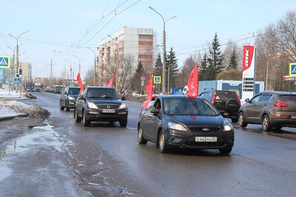 В Великом Новгороде прошёл автопробег «За честные и справедливые выборы!»