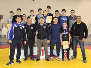 Крымские борцы-классики завоевали 11 медалей в первенстве ЮФО между младших юношей