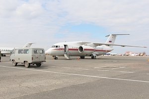 Самолет МЧС России эвакуировал тяжелобольную женщину из Крыма в Санкт- Петербург