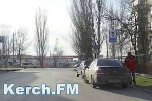 В Керчи при помощи «Паркона» наказывают штрафом водителей за нарушение правил стоянки