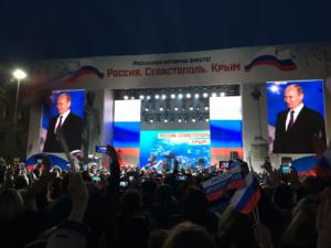 Крымчане в 2014 году показали всему миру, что такое настоящая, а не показная демократия, — Путин