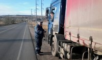 В два села под Керчью временно запретили въезд грузовикам