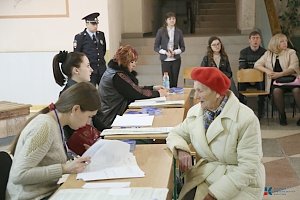 90-летняя крымчанка проголосовала на выборах Президента РФ