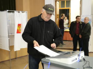 На более полусотни избирательных участков Крыма работают «электронные» ящики для голосования, — Малышев
