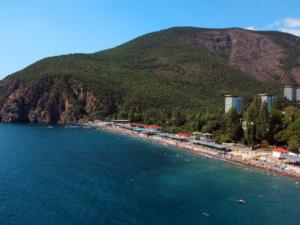 Около пяти часов крымские спасатели снимали с Аю-Дага заблудившихся туристов