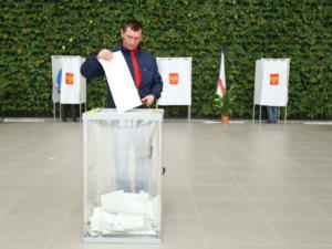 В Крыму по состоянию на 15 часов проголосовало почти 55% избирателей
