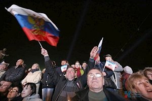 Концерт в честь 4-й годовщины воссоединения Крыма с Россией завершился ярким выступлением «Дискотеки Аварии» и салютом