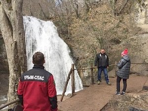 Спасатели продолжают патрулировать горно — лесную зону Крыма