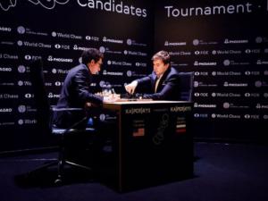 Шахматист Карякин одержал первую победу на турнире претендентов