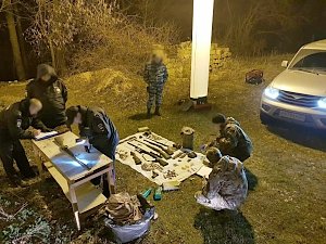 Обнародованы фото схрона в Крыму с оружием и боеприпасами