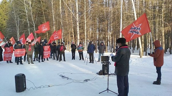 Республика Башкортостан. Активисты КПРФ и «Левого фронта» участвовали в митинге по результатам выборов президента РФ