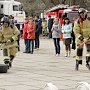 «Делай как я. Будь спасателем»: севастопольские огнеборцы и спасатели провели для жителей и гостей города увлекательный флешмоб