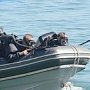 Элементы подводной акробатики и подводного боя отрабатывают бойцы противоподводно-диверсионного отряда ЧФ
