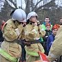 Бойцы и кадеты МЧС организовали флешмоб в Симферополе