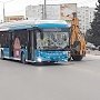 В Севастополе троллейбус столкнулся с экскаватором