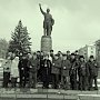Активисты Кировского горкома КПРФ возложили цветы к памятнику Сергею Кирову в День его рождения