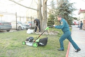 Традиционный весенний субботник у крымских спасателей