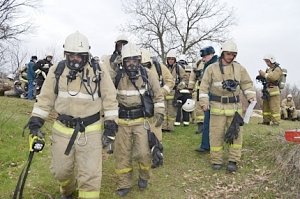 Сквозь дым и пламя: севастопольские спасатели оттачивают профессиональное мастерство