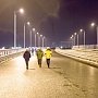 Строители протестировали освещение на Крымском мосту