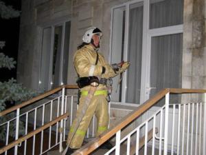 Крымские огнеборцы продолжают проверять места массового пребывания людей