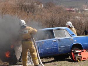 В Феодосии в ночное время перевернулся автомобиль с пассажирами, пострадали два человека, — МЧС